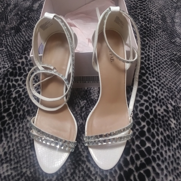 Heels - Picture 3 of 4